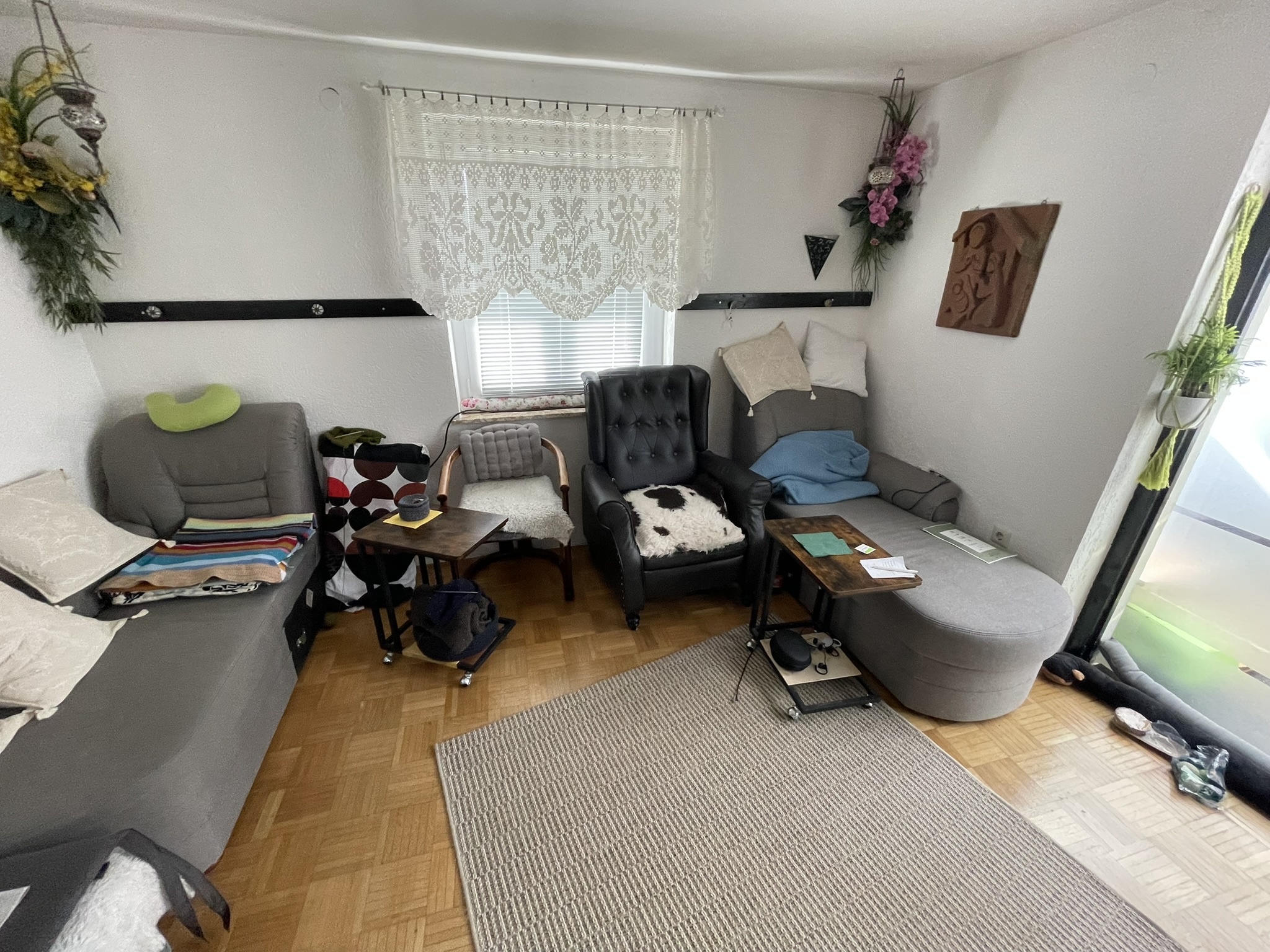 Vorher-Aufnahme aus dem Auftrag Haushaltsauflösung Wohnzimmer Frau Connerth im Filstal