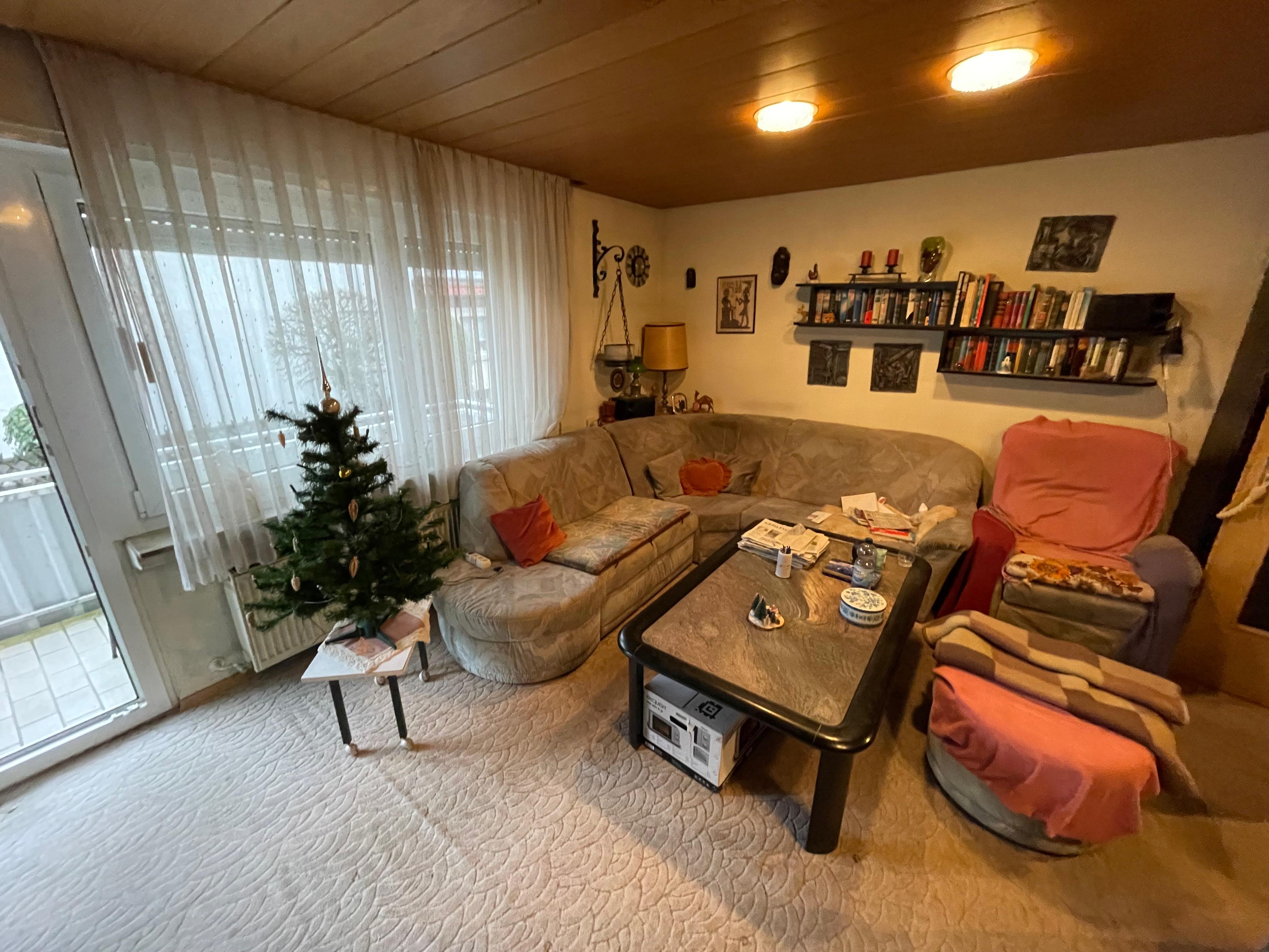 Vorher-Aufnahme aus dem Auftrag Haushaltsauflösung Wohnzimmer Frau Eisele im Filstal